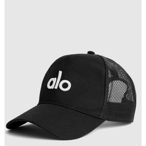 NEW Alo Yoga District Trucker Hat never worn